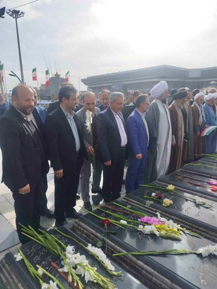 گلباران مزار شهدای انقلاب اسلامی در گیلان در دهه مبارک فجر
